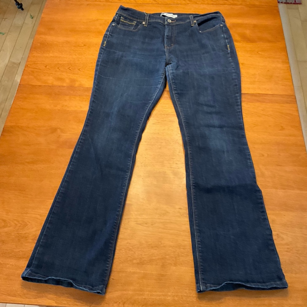 Levi Boot Cut 515 Jeans with back flap pockets and rare single "R" red tag.  14. - Picture 13 of 15